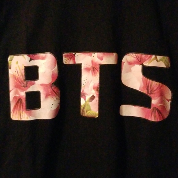 BTS T-Shirt - Picture 2 of 4